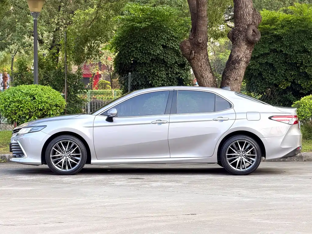 Toyota Camry — миниатюра 4