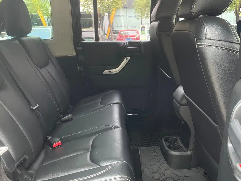 Jeep Wrangler — миниатюра 4