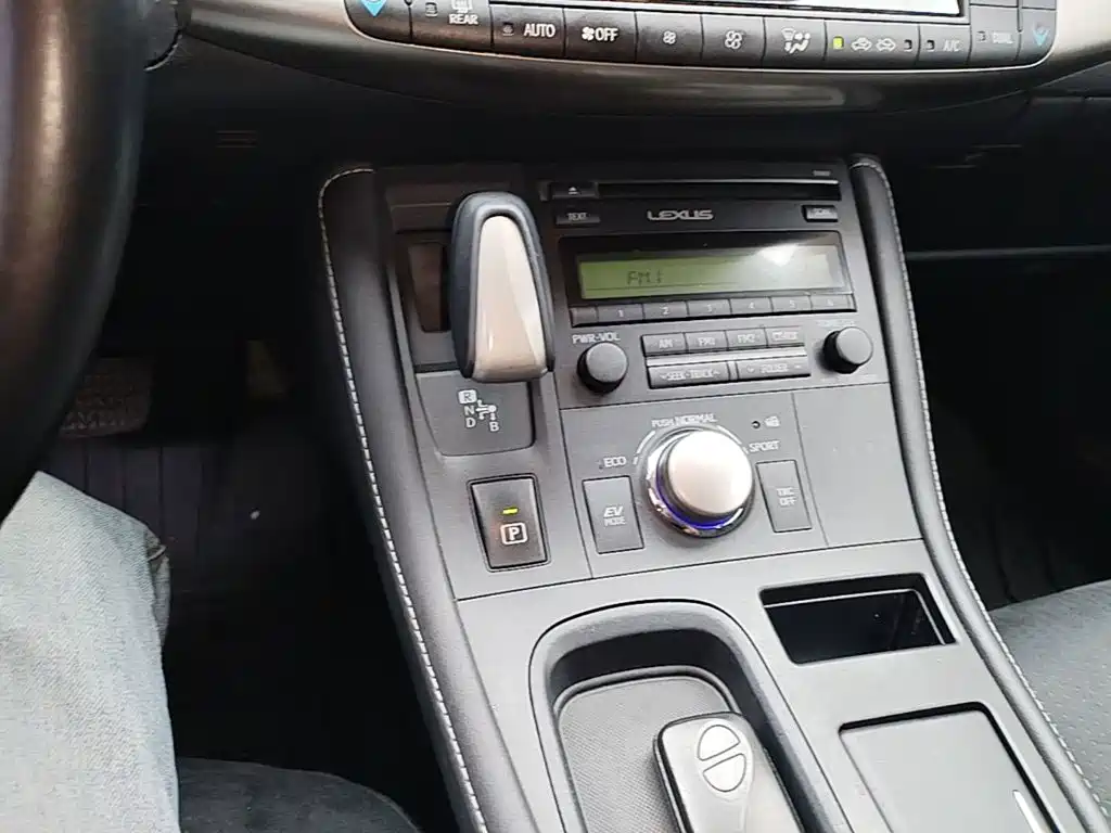 Lexus CT — миниатюра 14