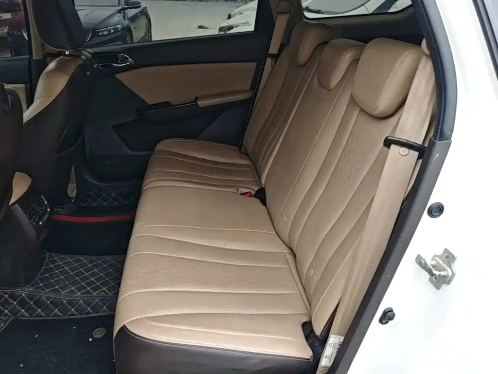 Baojun 310W — миниатюра 17