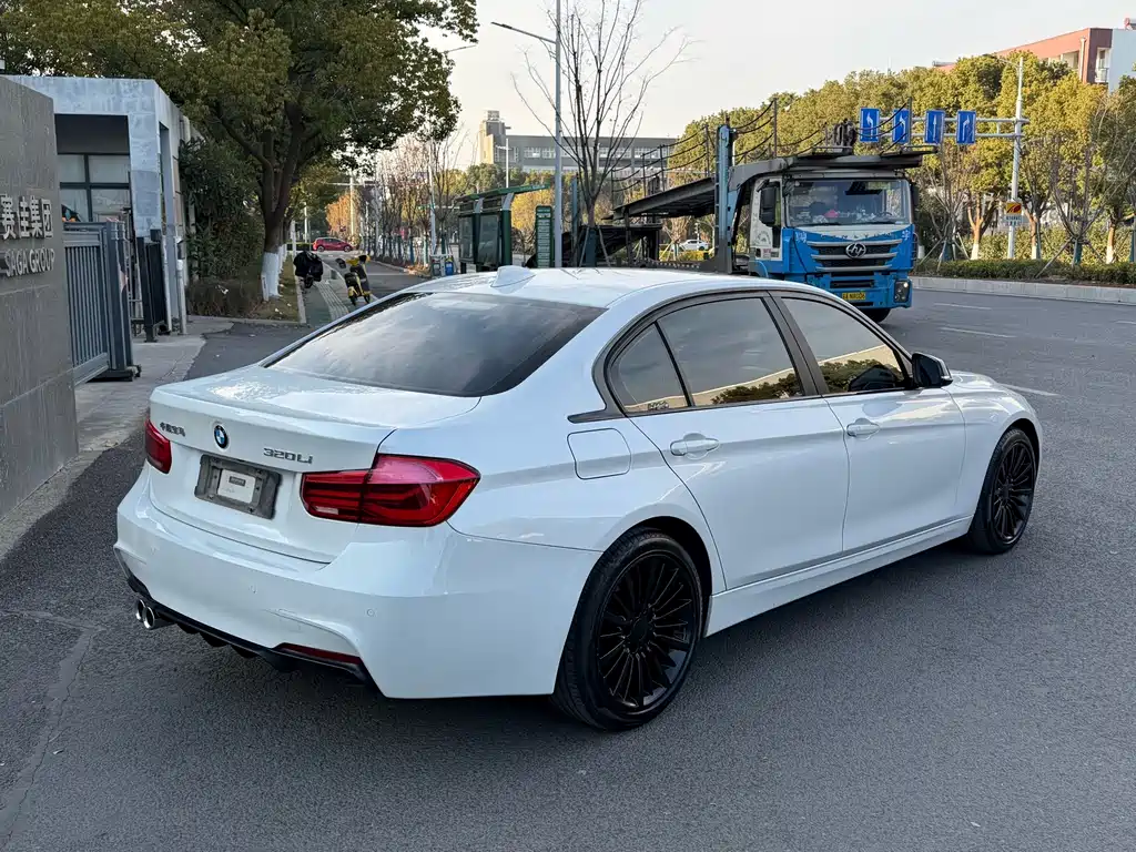 BMW 3 SERIES