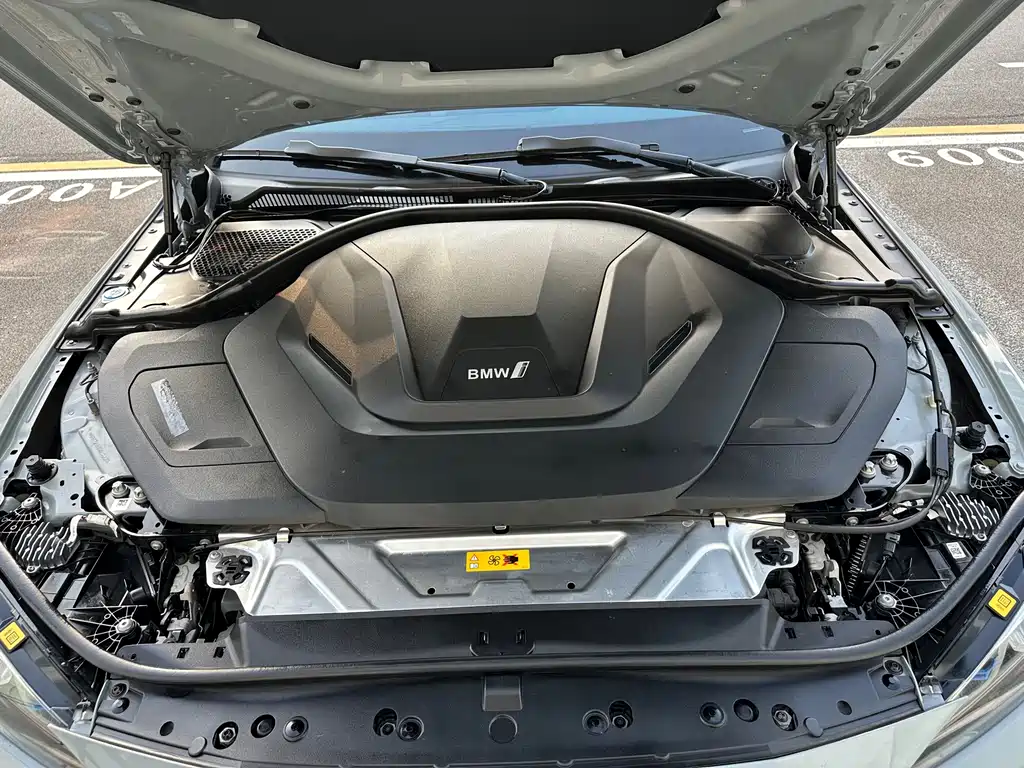 BMW i4 — миниатюра 17