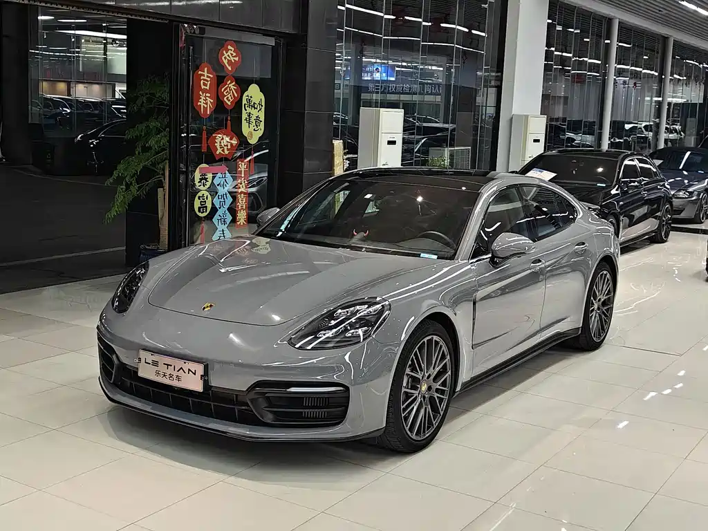 PORSCHE PANAMERA