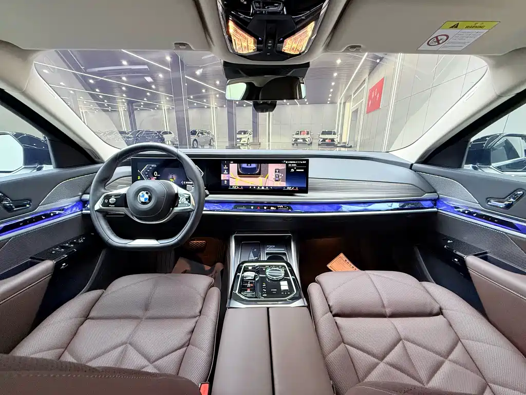 BMW 7 Series — миниатюра 13