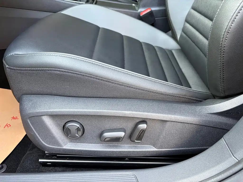Volkswagen Sagitar — миниатюра 24