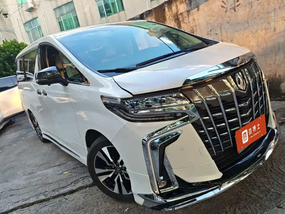Toyota Alphard — миниатюра 5