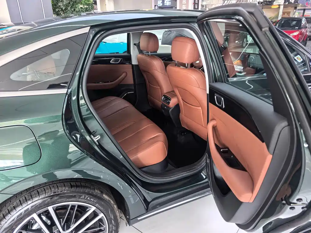 Geely Emgrand — миниатюра 13