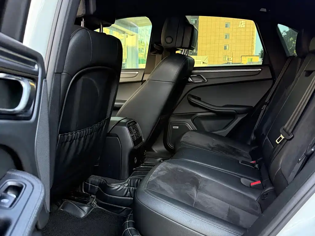 Porsche Macan — миниатюра 6