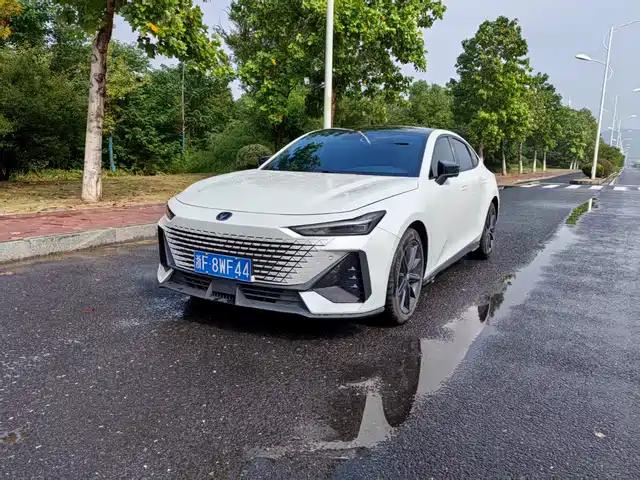 CHANGAN  UNI V 2022