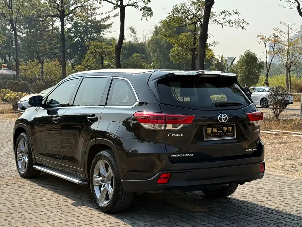 TOYOTA HIGHLANDER