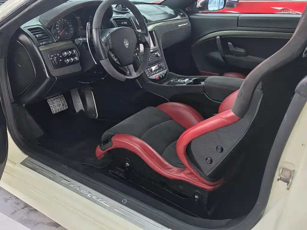 Maserati GranTurismo 2012 4.7L MC Stradale