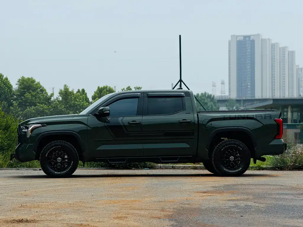 Toyota Tundra 2023 5.7T SR5 TRD