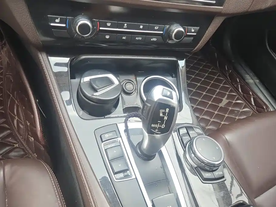 BMW 5 Series — миниатюра 16