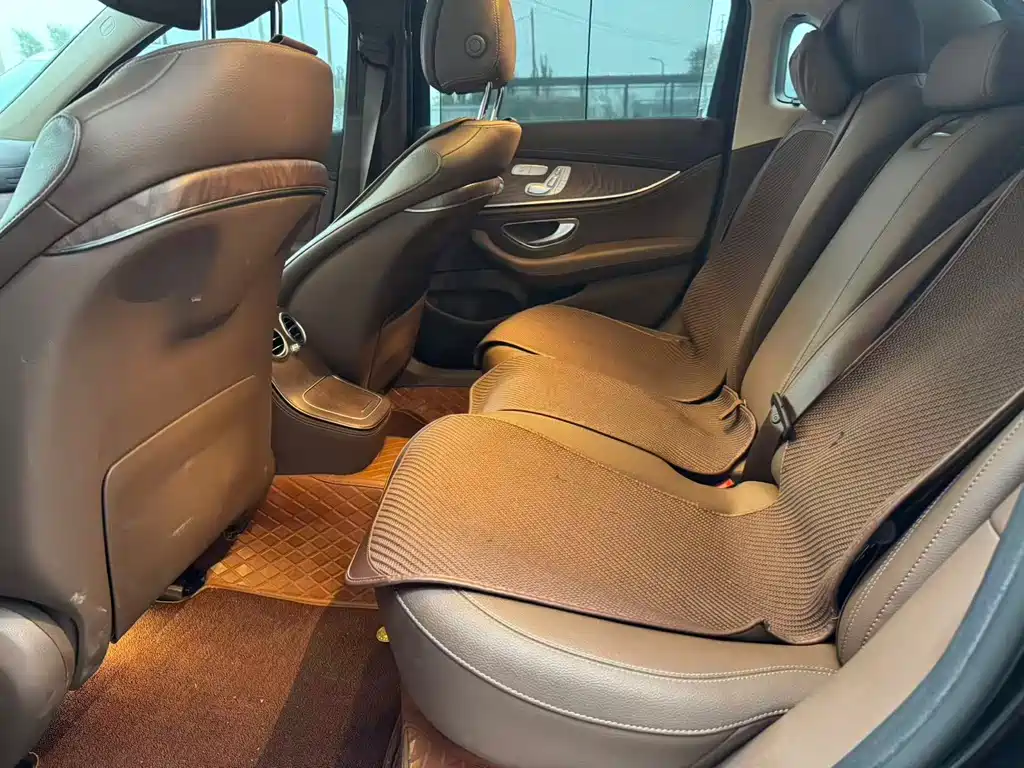 Mercedes-Benz E-Class — миниатюра 11