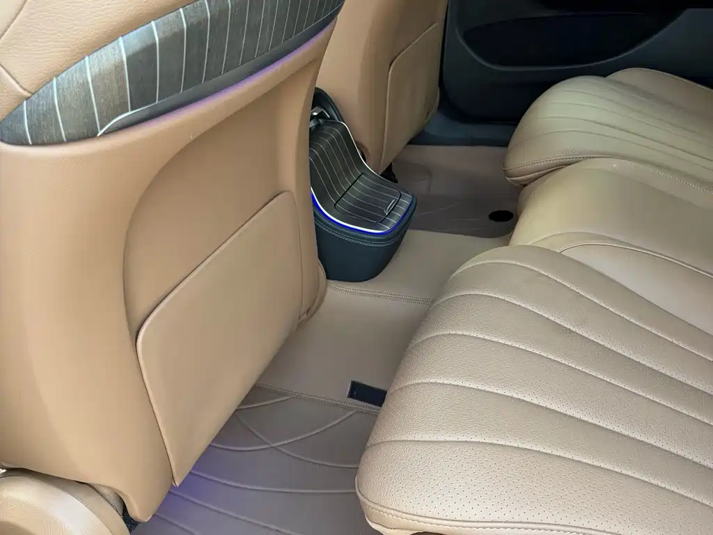 Mercedes-Benz E-Class — миниатюра 11