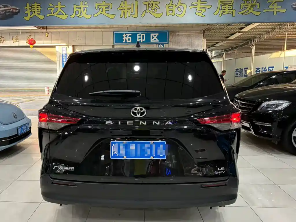 Toyota Sienna — миниатюра 8