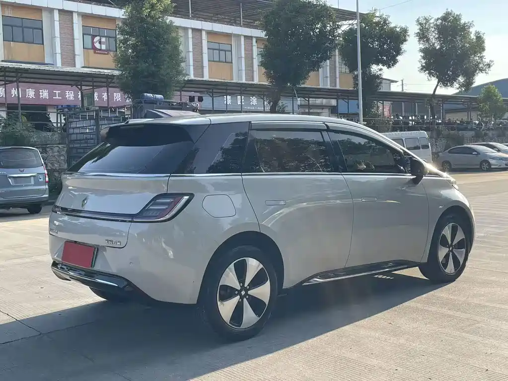 Baojun Yunduo — миниатюра 9
