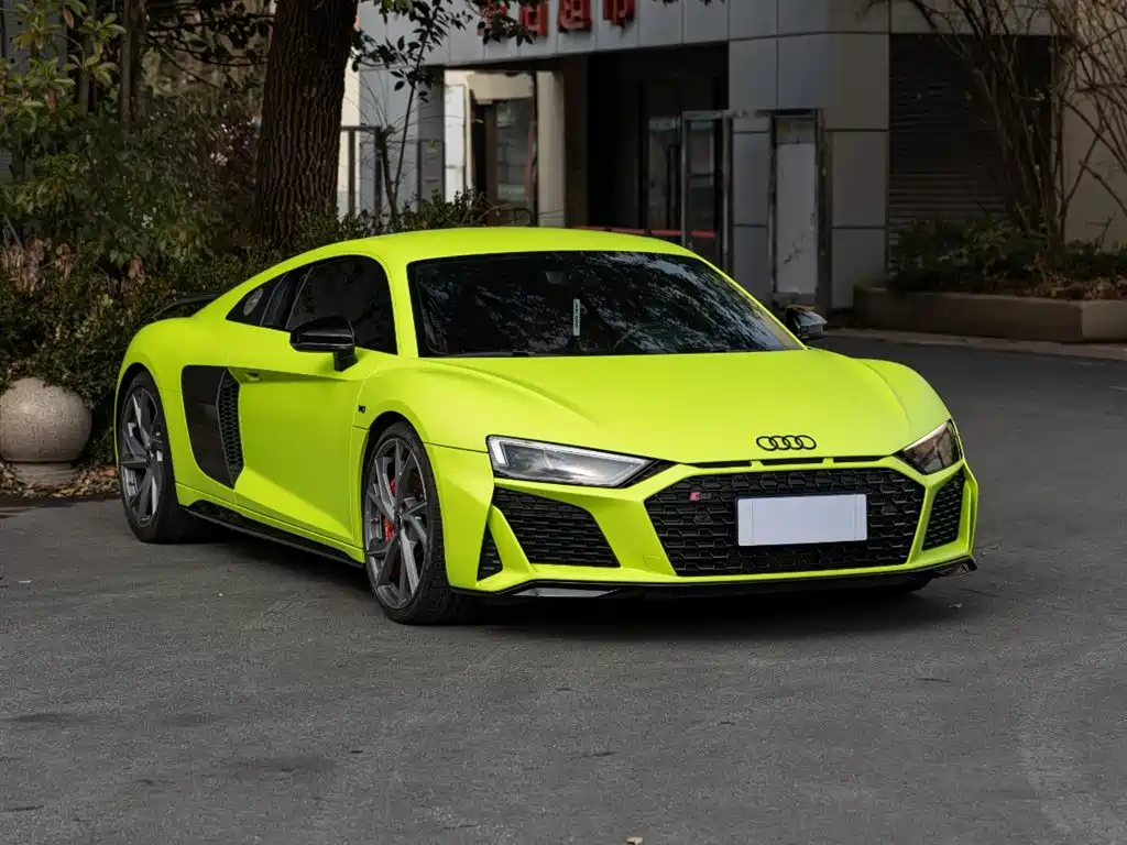 AUDI R8