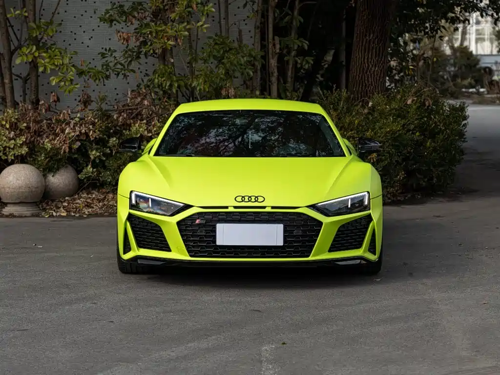 AUDI R8