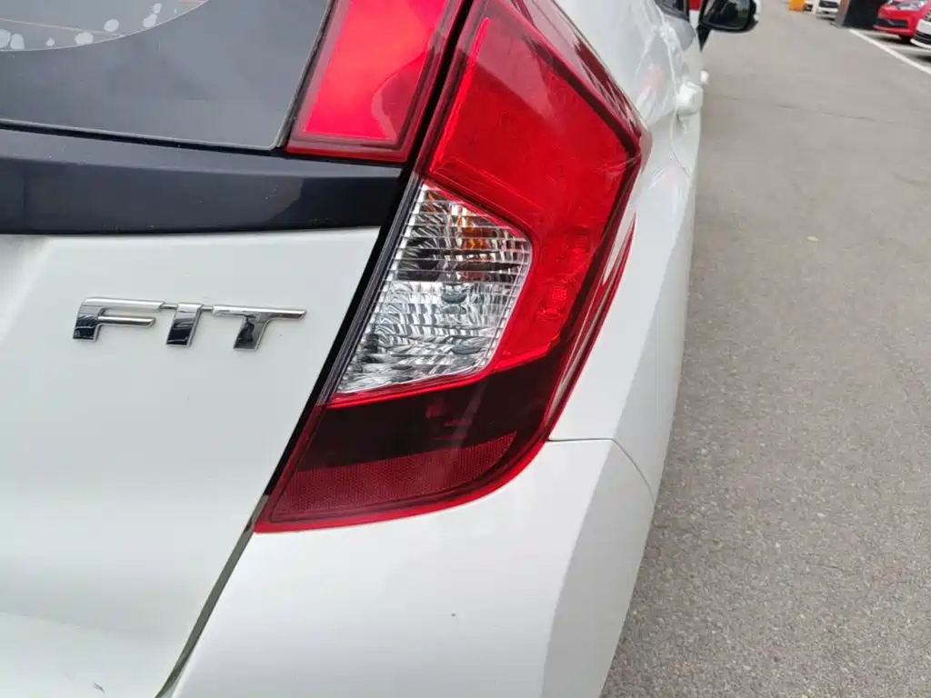 Honda Fit — миниатюра 8