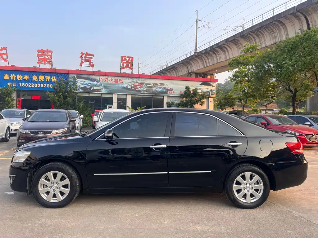 Toyota Camry — миниатюра 3