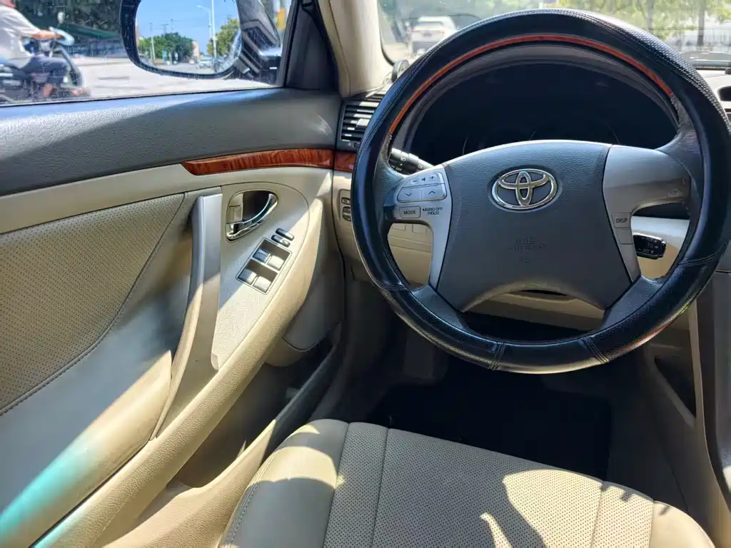 Toyota Camry — миниатюра 12