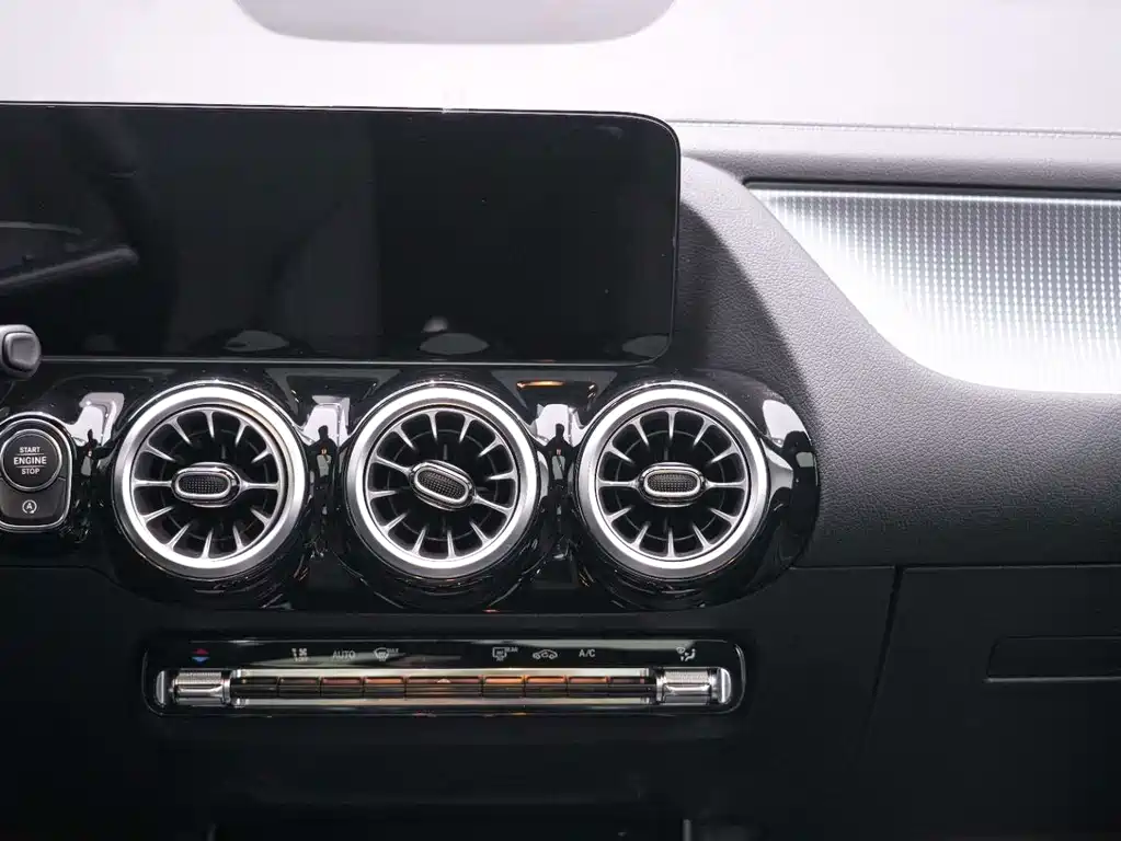 Mercedes-Benz GLA — миниатюра 16