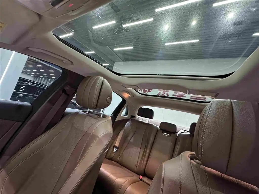 Mercedes-Benz E-Class — миниатюра 12