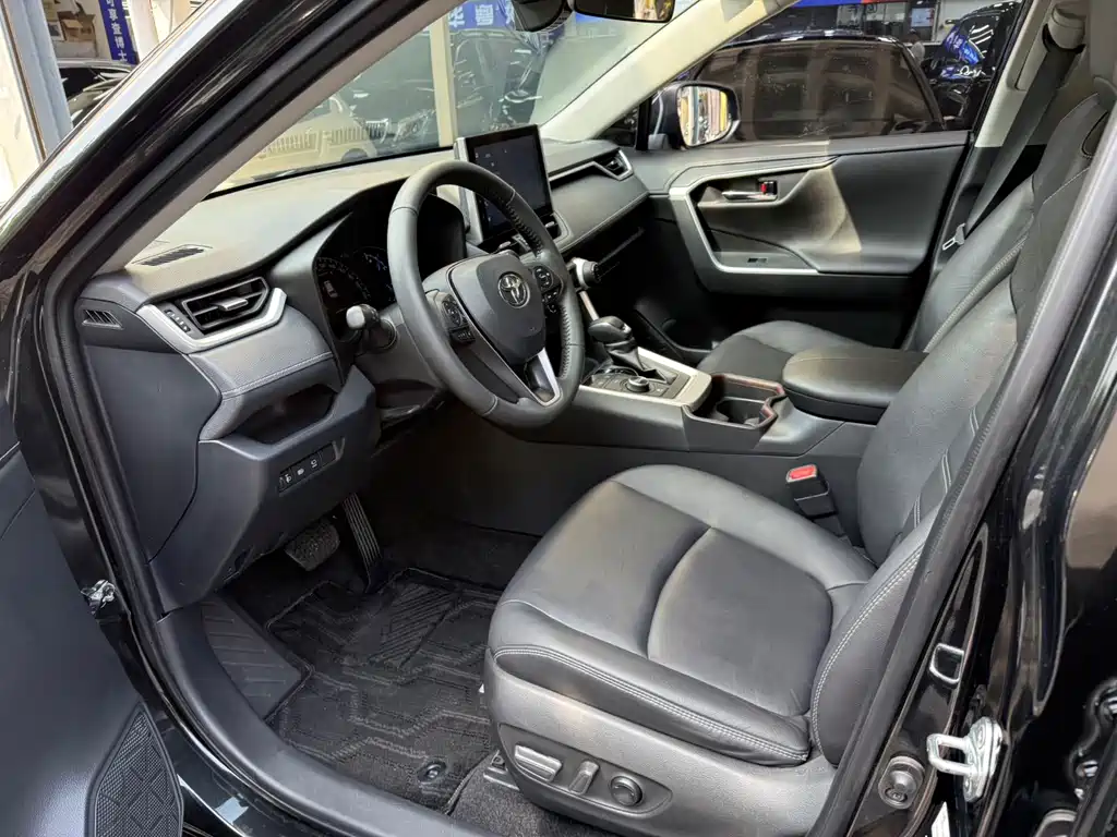 Toyota RAV4 — миниатюра 8