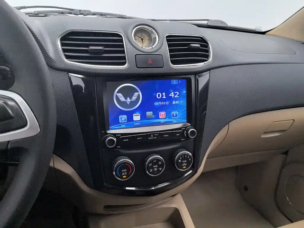 Wuling Hongguang — миниатюра 12