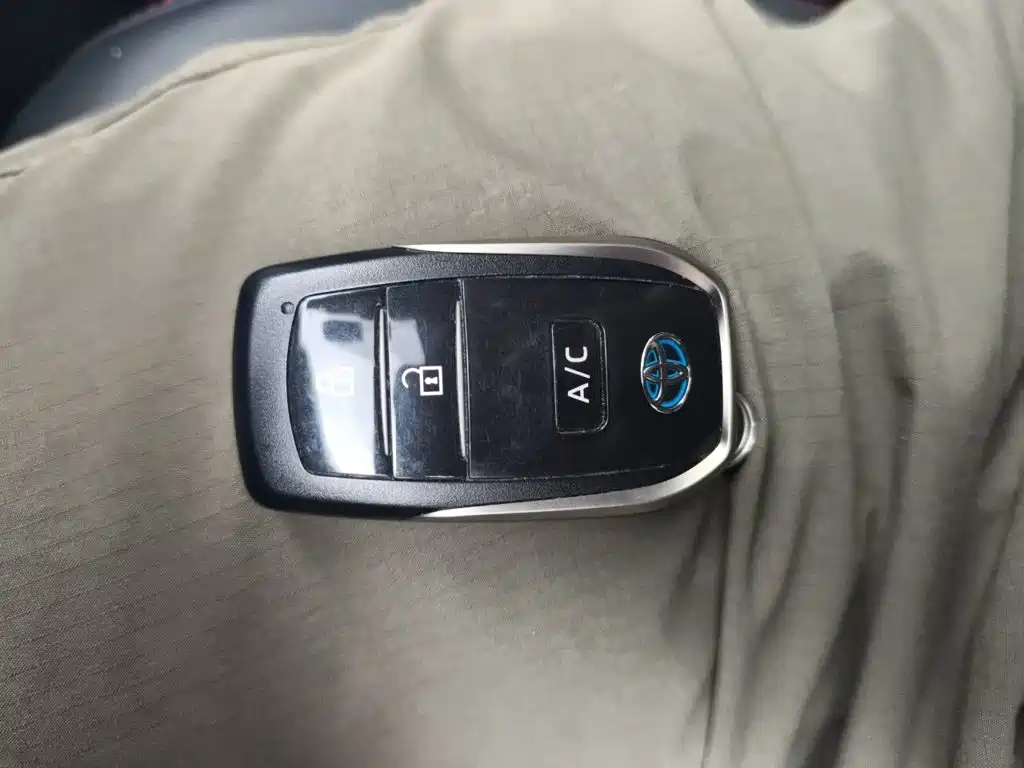 Toyota RAV4 Prime — миниатюра 9