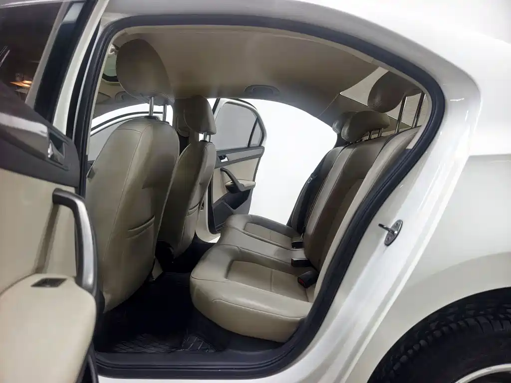Volkswagen Santana — миниатюра 13