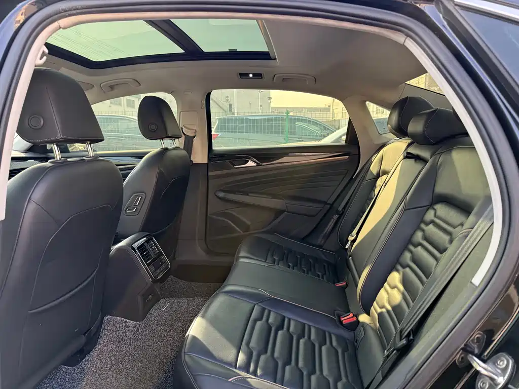 Volkswagen Passat 2021 330TSI Elite