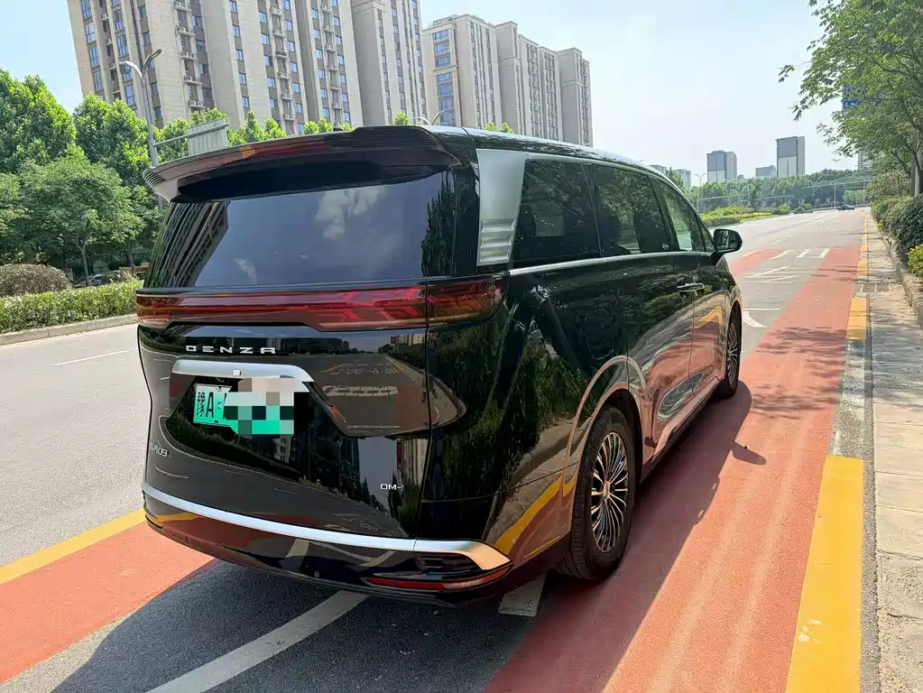 Denza D9 2022 DM-i 1040 Luxury