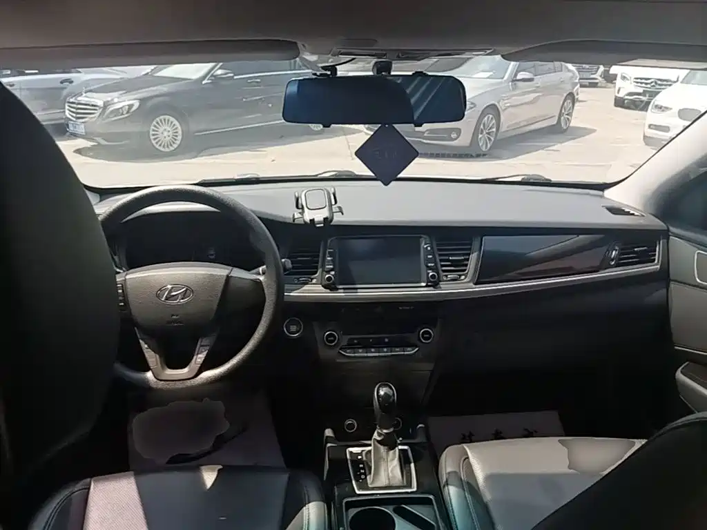Hyundai Mistra 2017 1.8L AT GLS V
