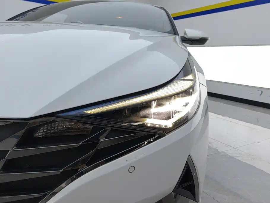 Hyundai Elantra — миниатюра 5