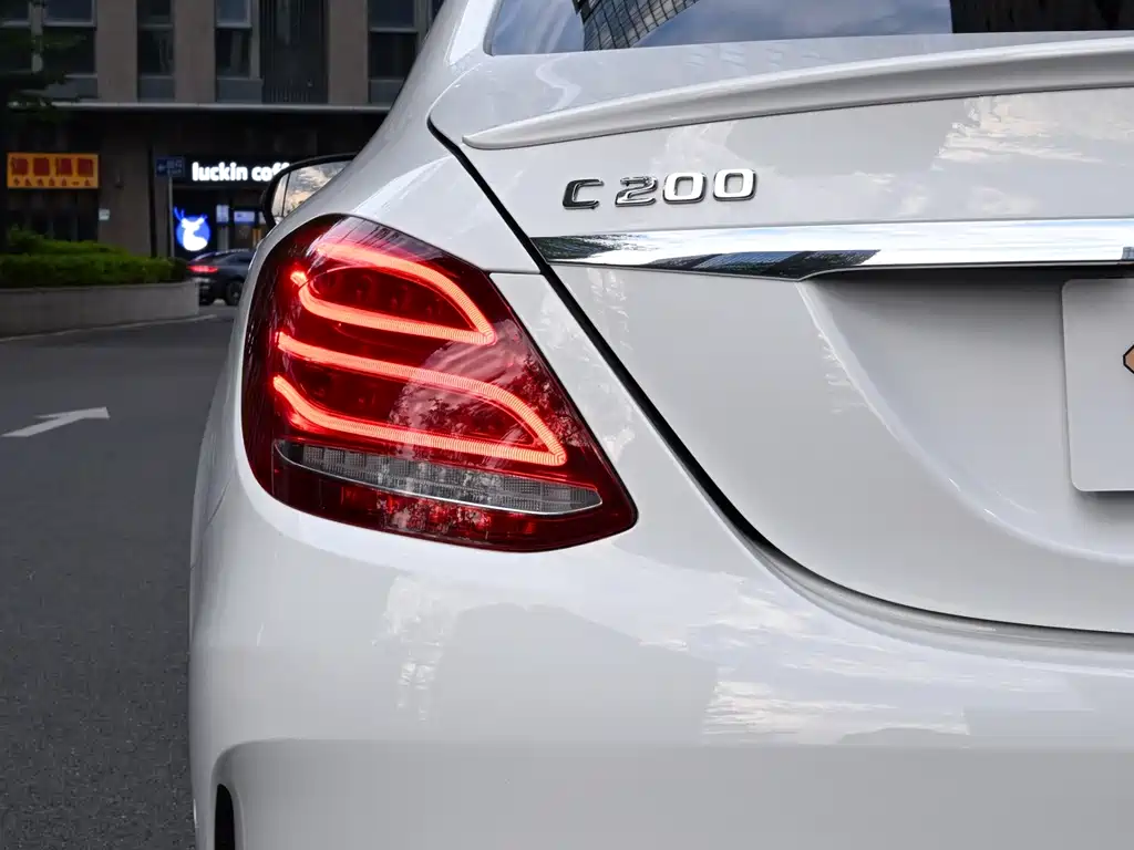 Mercedes-Benz C-Class — миниатюра 13