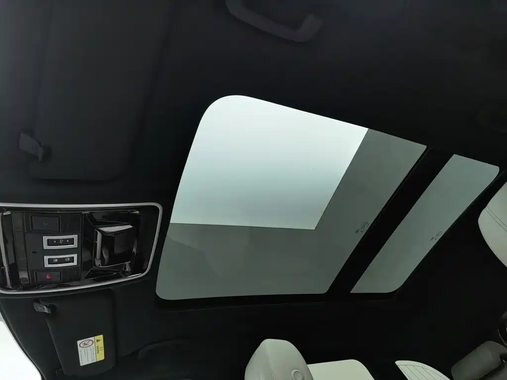 Land Rover Velar — миниатюра 14