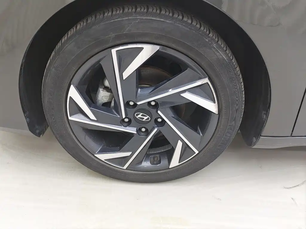 Hyundai Elantra — миниатюра 15