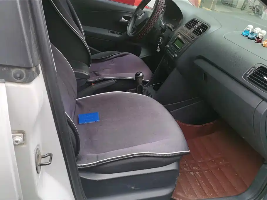 Volkswagen Polo 2016 1.4L MT