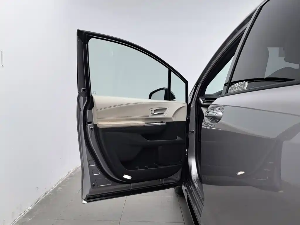 Toyota Sienna — миниатюра 8