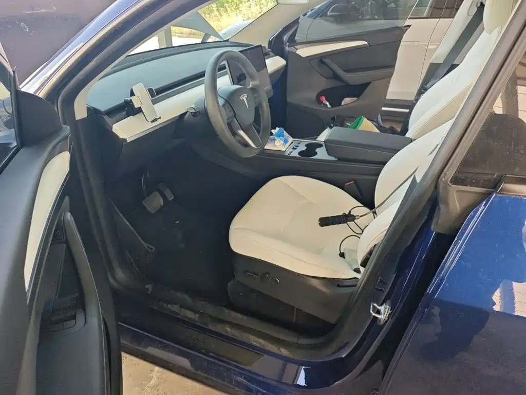 Tesla Model Y — миниатюра 17