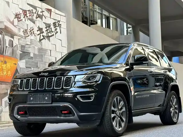 JEEP GRAND CHEROKEE 2019