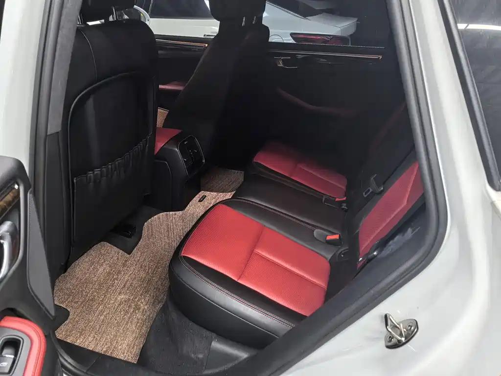 Porsche Macan — миниатюра 7