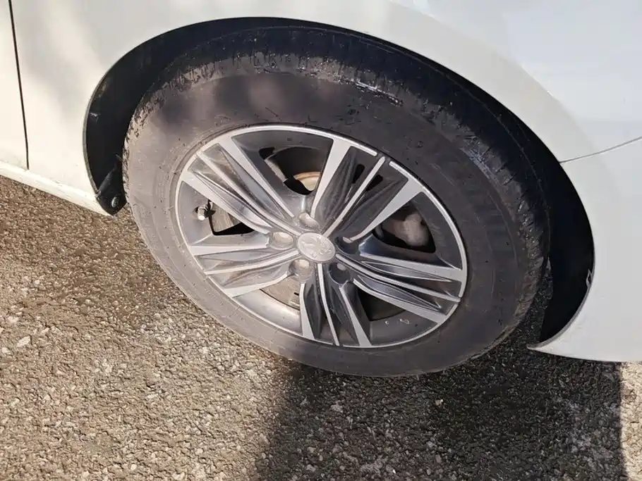 Peugeot 308 — миниатюра 6