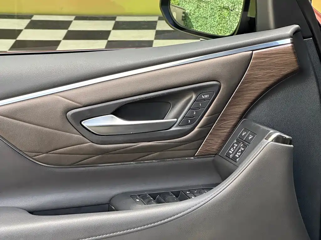 Toyota Alphard — фотографии объявления, Фото 31