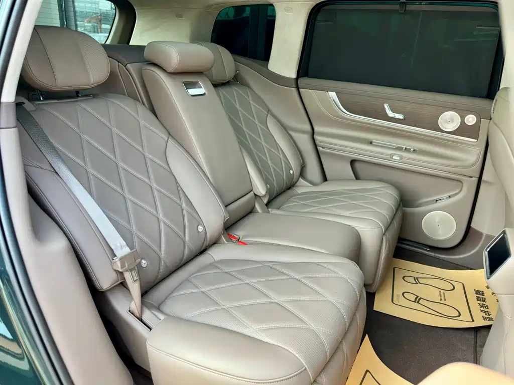 AITO ASK THE WORLD M9