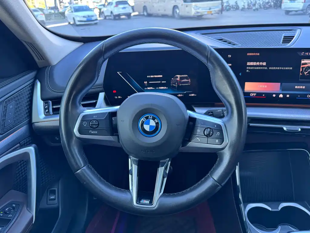 BMW iX1 — миниатюра 7