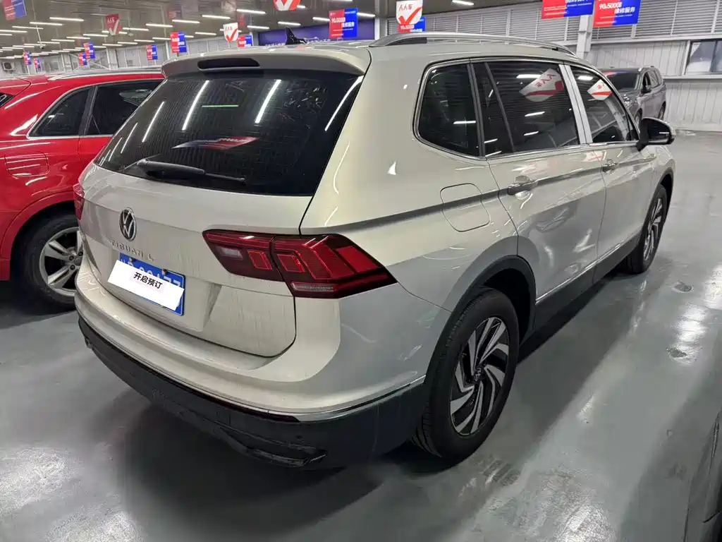 VOLKSWAGEN TIGUAN L