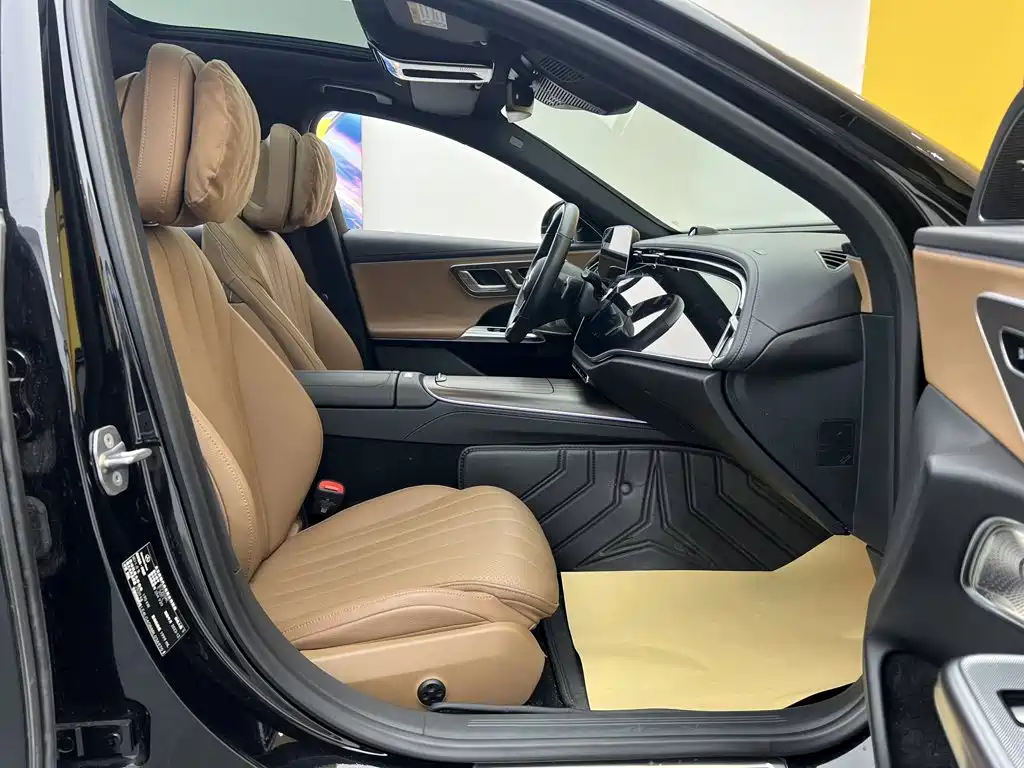 Mercedes-Benz E-Class — миниатюра 13